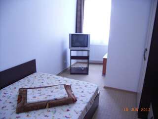 Отель Hotel Basarab Бухарест Двухместный номер с 1 кроватью или 2 отдельными кроватями-1