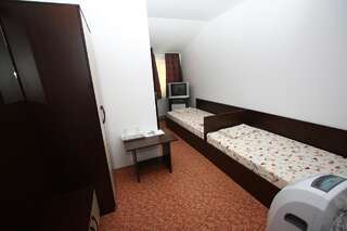 Отель Hotel Basarab Бухарест Двухместный номер с 1 кроватью или 2 отдельными кроватями-2